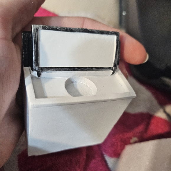 6 piece miniature hand painted laundry furnishings - Picture 8 of 8